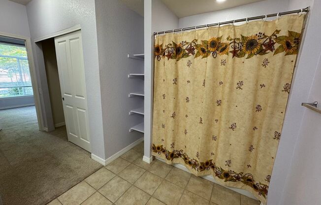3 beds, 2 baths, $2,100, Unit UNIT 4101