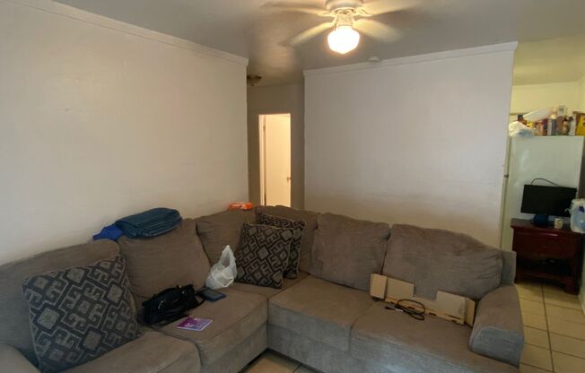 CUTE 2/1 Townhouse w/ Tile Floors Throughout, Walk to FSU and Nightlife! $875/month Available May 1st!!