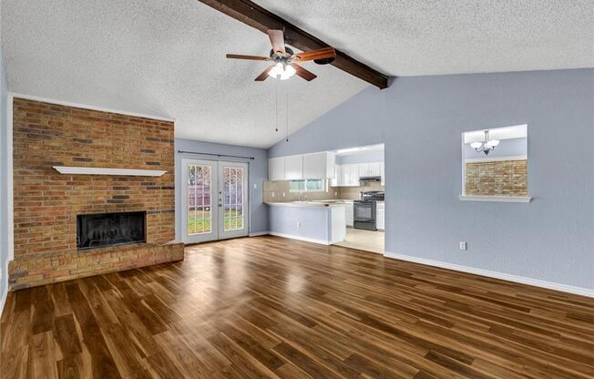 Nice 3 Bedroom, 2 Full Bath Home Located in SW Ft. Worth!