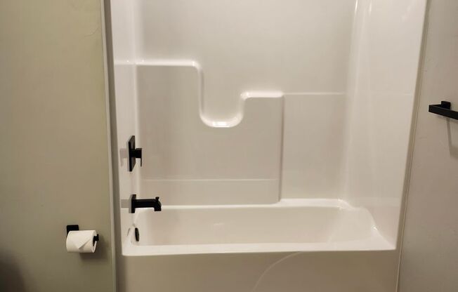 2 beds, 2 baths, 1,132 sqft, $1,650, Unit 402