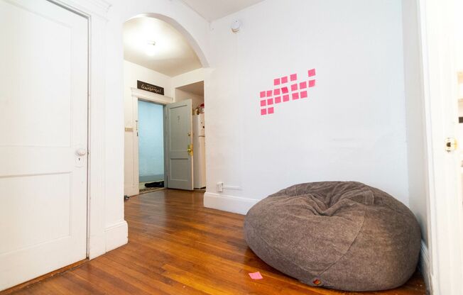 3 beds, 1 bath, $3,200, Unit Unit #9