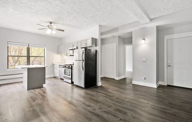 2 beds, 1 bath, 750 sqft, $2,450, Unit 205