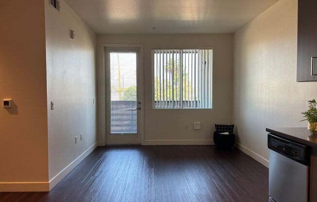 2 beds, 2 baths, 890 sqft, $2,450, Unit 212