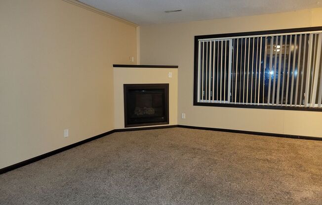 2 beds, 1 bath, $750, Unit 4