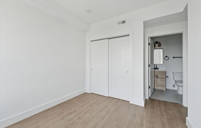 2 beds, 2 baths, 950 sqft, $1,663, Unit 405