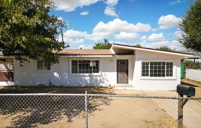 Cute Home MOVE IN SPECIAL In Central Bakersfield!