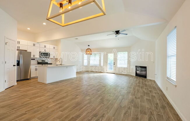 906 MOON GLOW DR