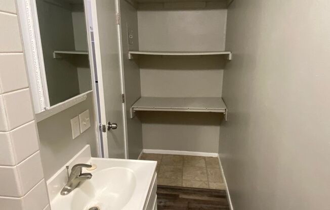 Studio, 1 bath, 600 sqft, $900, Unit 1053105