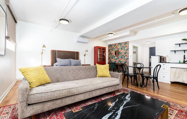 Studio, 1 bath, 300 sqft, $1,900, Unit Garden 1FL