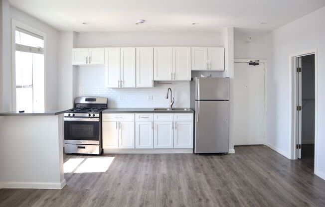 Studio, 1 bath, 400 sqft, $1,300, Unit 400