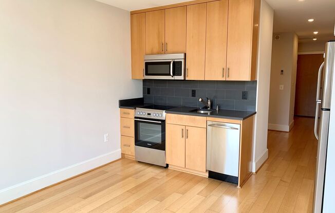 1 bed, 1 bath, $2,550, Unit 806