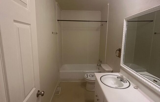 3 beds, 1 bath, $840