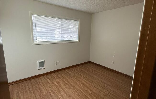 2 beds, 1 bath, 896 sqft, $1,650, Unit 372-05