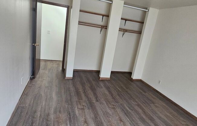 1 bed, 1 bath, 700 sqft, $899, Unit Custer-308