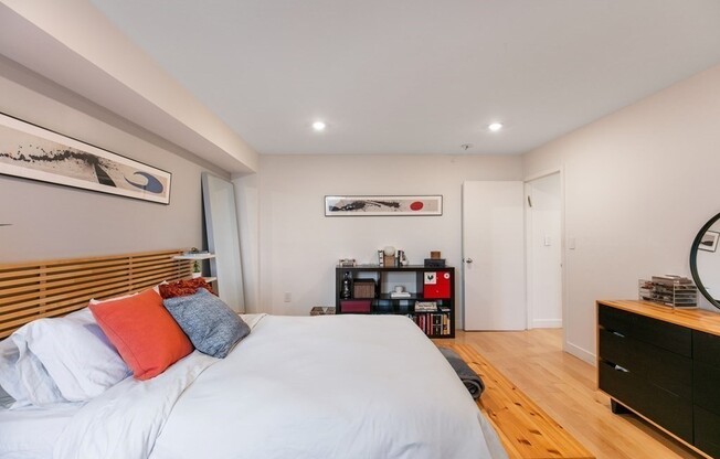 2 beds, 1 bath, 890 sqft, $3,600, Unit 6C