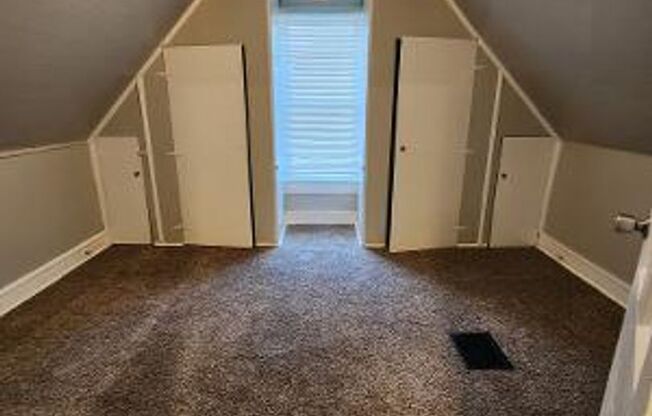 Eastside Spacious Two Bedroom Duplex Near Emerson Ave and Washington St
