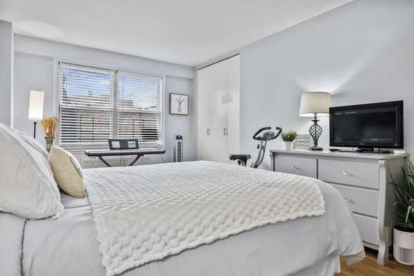 3777 INDEPENDENCE AVE W