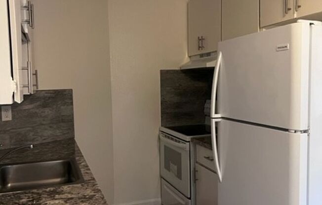 1 bed, 1 bath, $1,895, Unit 86