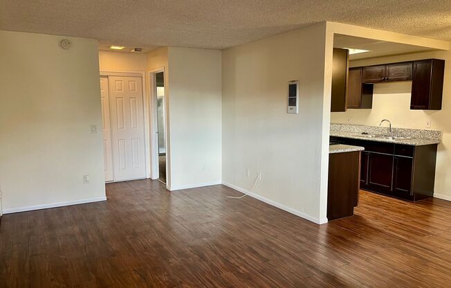 2030 CYPRESS AVE