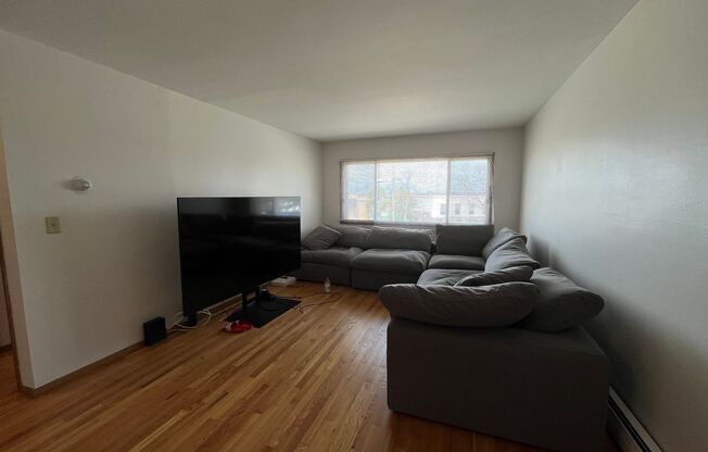 1 bed, 1 bath, $1,015, Unit 17