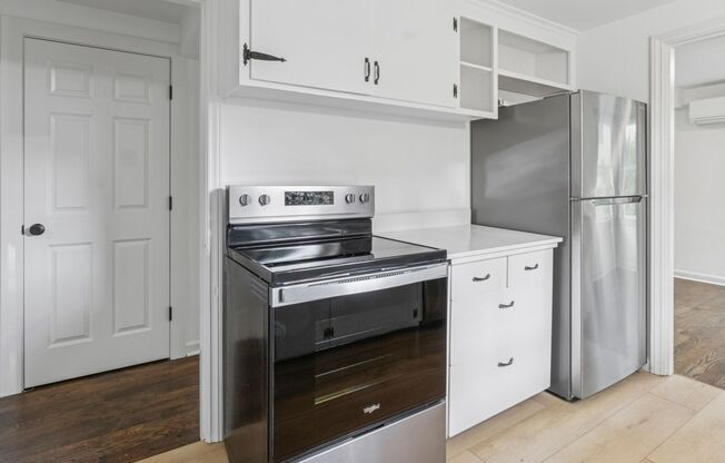 Updated 2 bed 1 bath Wedgewood area home
