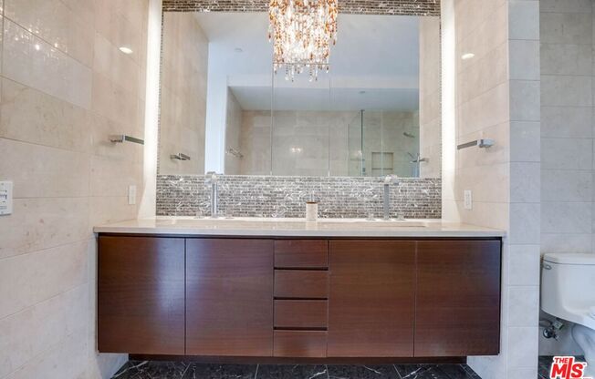 1 bed, 2 baths, 1,020 sqft, $5,500, Unit 31F