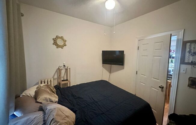 1 bed, 1 bath, 850 sqft, $1,600, Unit 1948-13