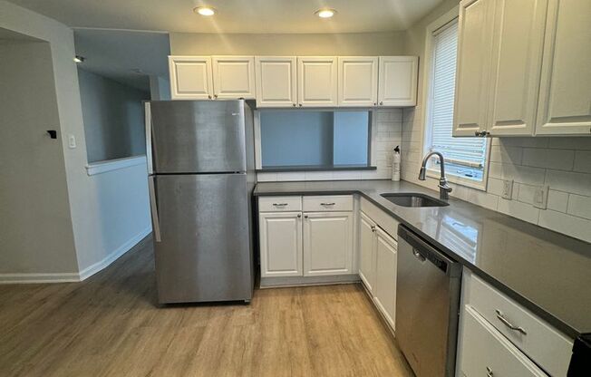 2 beds, 1.5 baths, $1,325, Unit 2