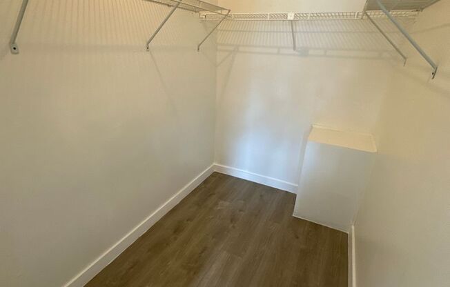 1 bed, 1 bath, 700 sqft, $1,415, Unit 9202-4