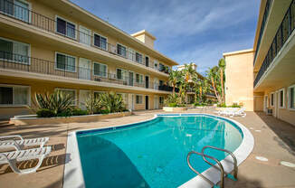 Apartment Building in Northridge Pool