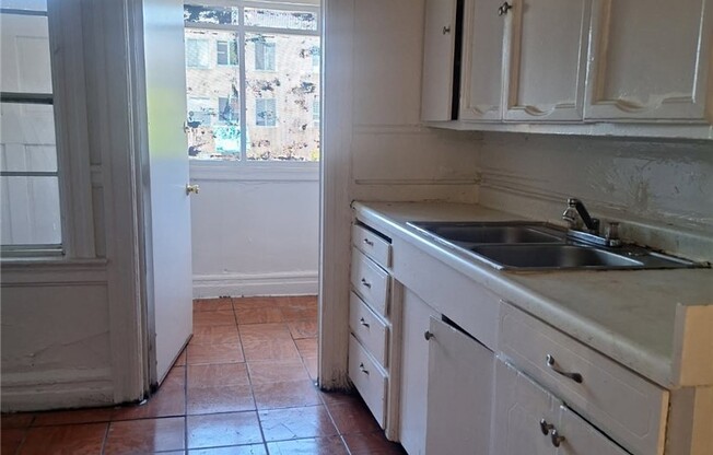 1943 ESTRELLA AVE