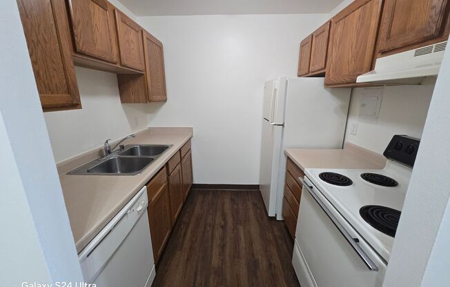 2 beds, 1 bath, $1,350, Unit 2