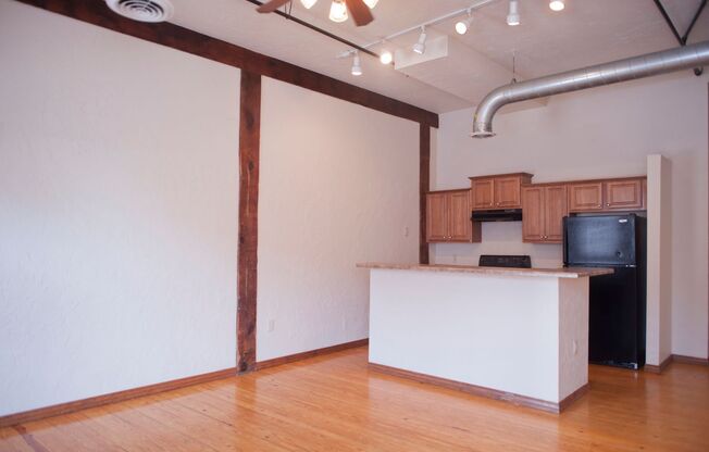 2 beds, 1 bath, 1,000 sqft, $1,200, Unit SW 103