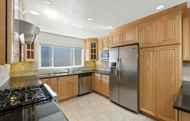 Spacious 2BD/2BA Home with Bonus Huge Room in San Mateo!