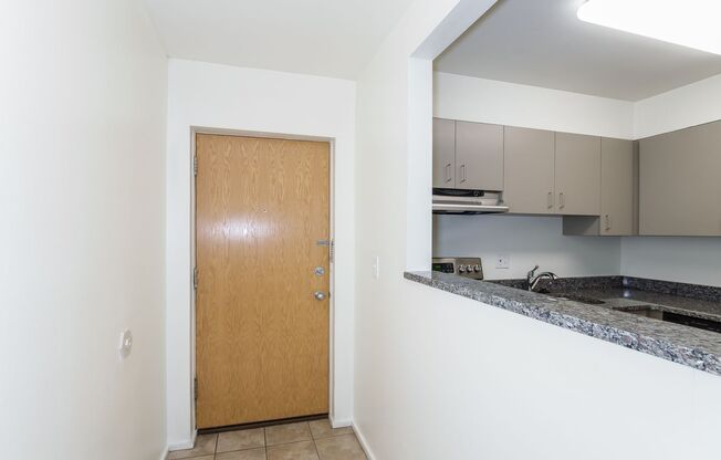 3 beds, 1 bath, 910 sqft, $3,749, Unit 1364-2