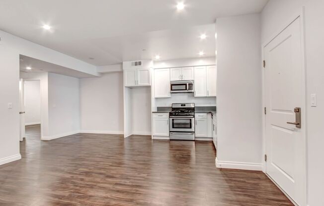 2 beds, 2 baths, 895 sqft, $2,695, Unit 205