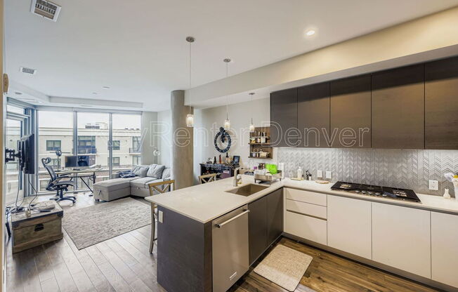 1 bed, 1.5 baths, 951 sqft, $2,300, Unit 617