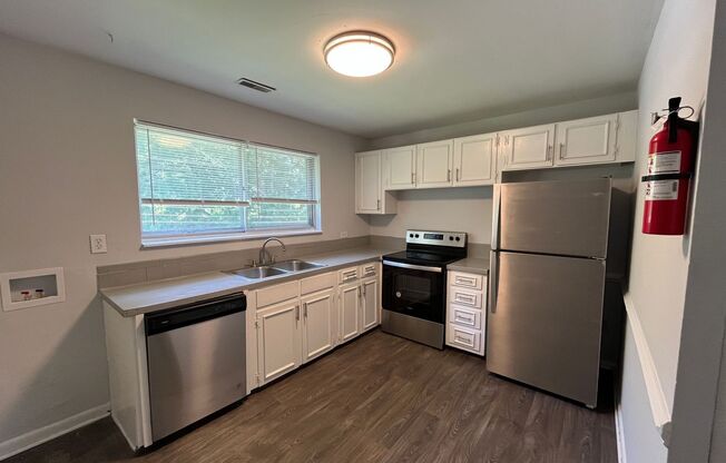 2 beds, 1 bath, 800 sqft, $899, Unit 108