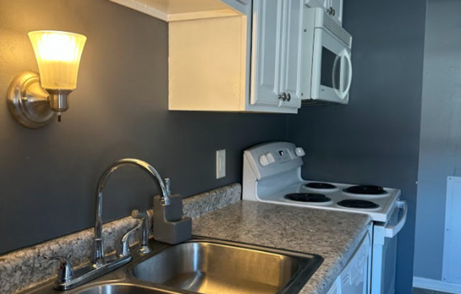 2 beds, 1 bath, 750 sqft, $1,349, Unit 1624-12