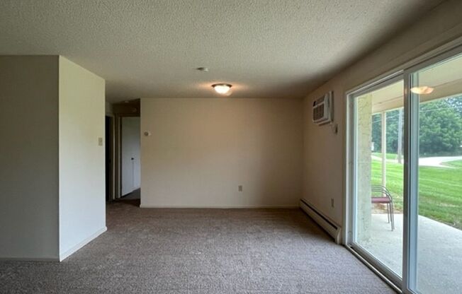1 bed, 1 bath, 700 sqft, $1,300, Unit 717