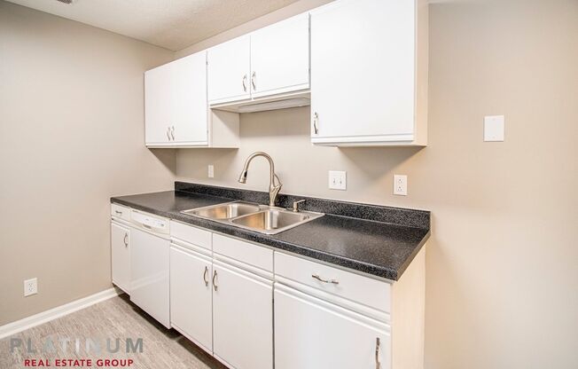 2 beds, 2 baths, 975 sqft, $1,100, Unit 5450-11