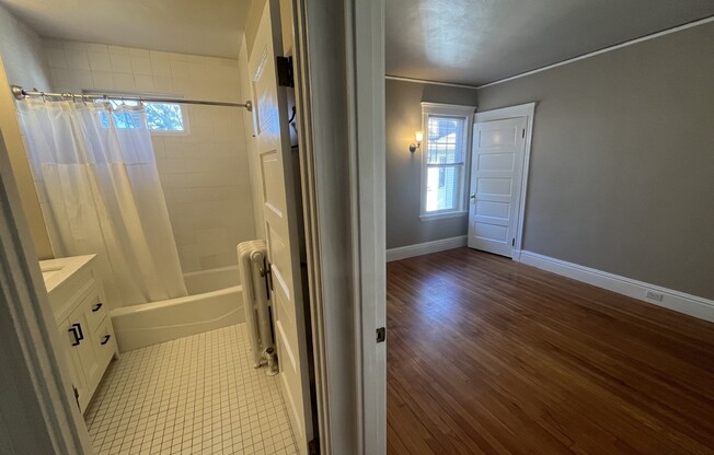 3 beds, 1 bath, 1,300 sqft, $3,200, Unit 2