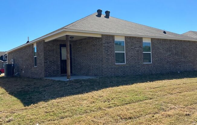 3 beds, 2 baths, $1,550