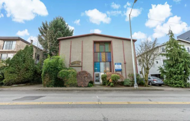 5515 15 AVE NE