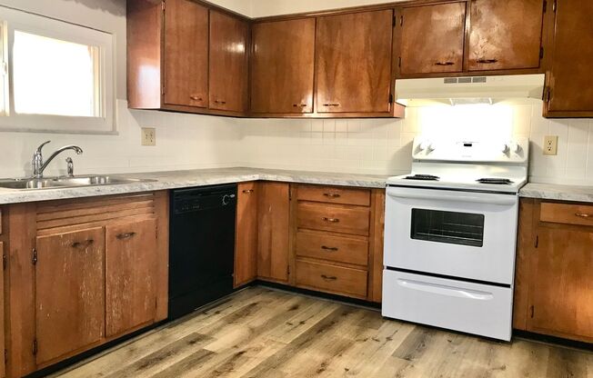 2 beds, 1 bath, $995, Unit Apt C