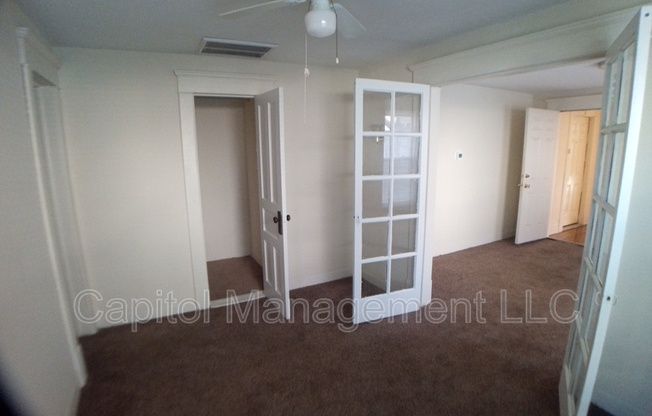 220 W Lapeer St