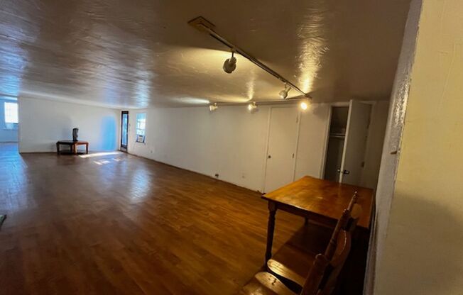 2 beds, 1 bath, 1,100 sqft, $1,400, Unit 5110 - PH