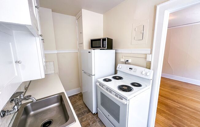 Studio, 1 bath, 365 sqft, $1,150, Unit 104