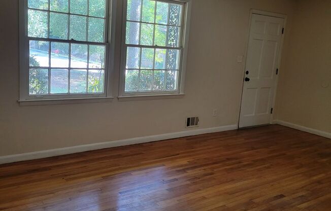 3 bedroom house in Athens!