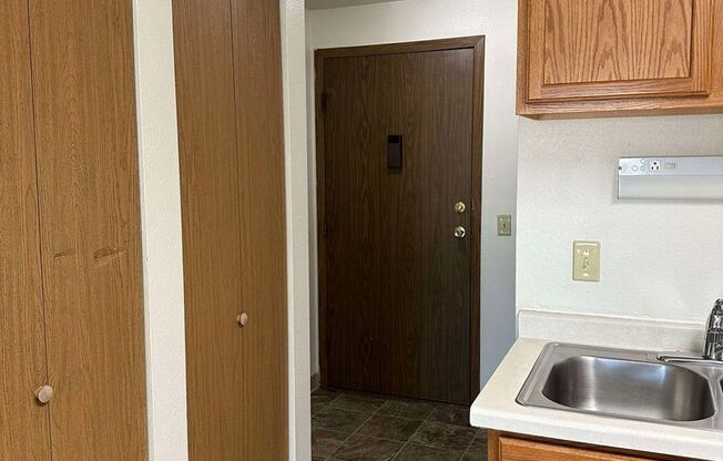 Studio, 1 bath, $625, Unit 1502-20